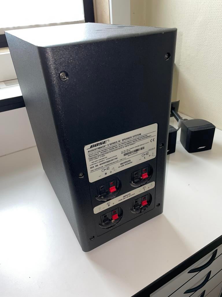 Bose acoustimass 3 subwoofer met 2 bose cube zwart boxen, Ophalen, Zo goed als nieuw, Subwoofer, Bose