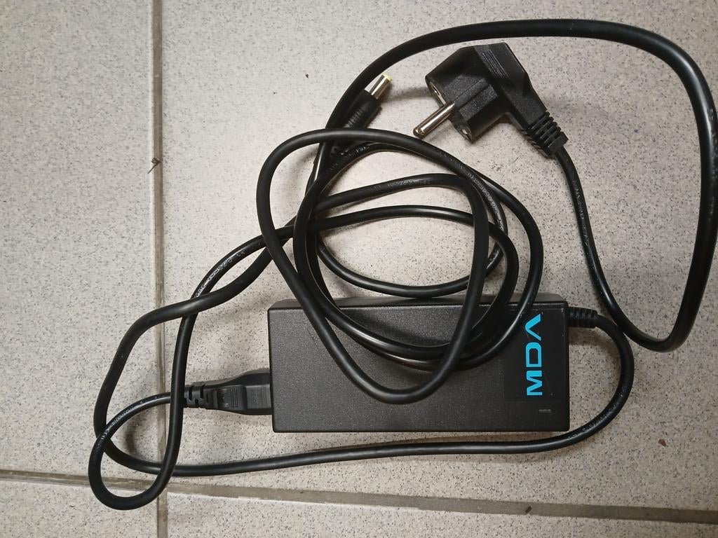 Batterijlader, Fietsen en Brommers, Fietsaccessoires | Fietsaccu's, Ophalen, Zo goed als nieuw