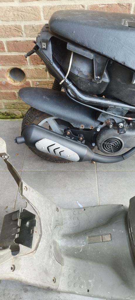 Aprilia Sonic klasse A 25 km/u, nieuwe motor., Fietsen en Brommers, Ophalen, Zo goed als nieuw