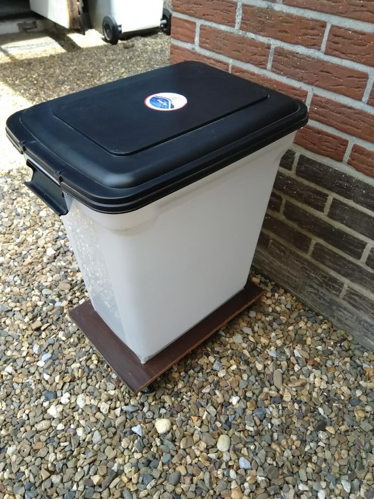 Bak voor dieren voeding op wielen ! Kanaries & parkieten, Enlèvement