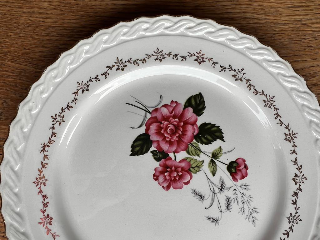Set de 4 assiettes à dessert rétro amandinoise avec roses, Enlèvement ou Envoi