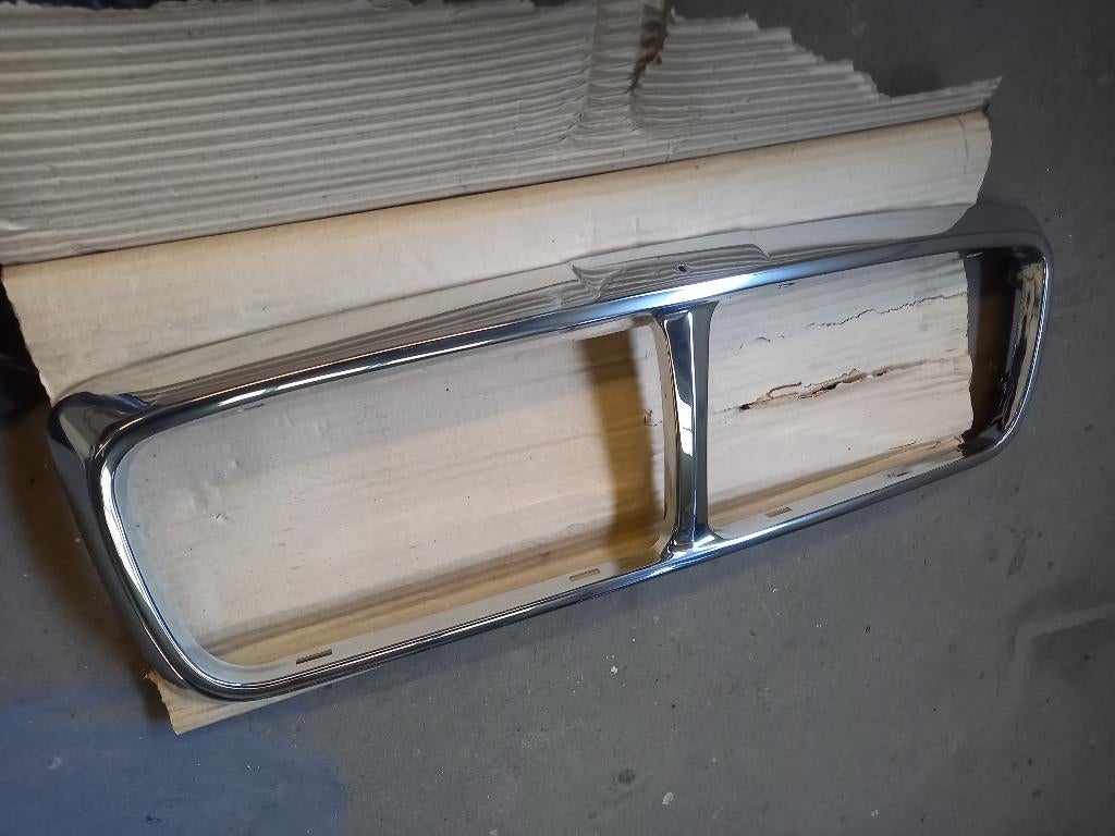 grille voorspoiler jaguar xj40 daimler, Ophalen of Verzenden, Voor, Jaguar, Motorkap