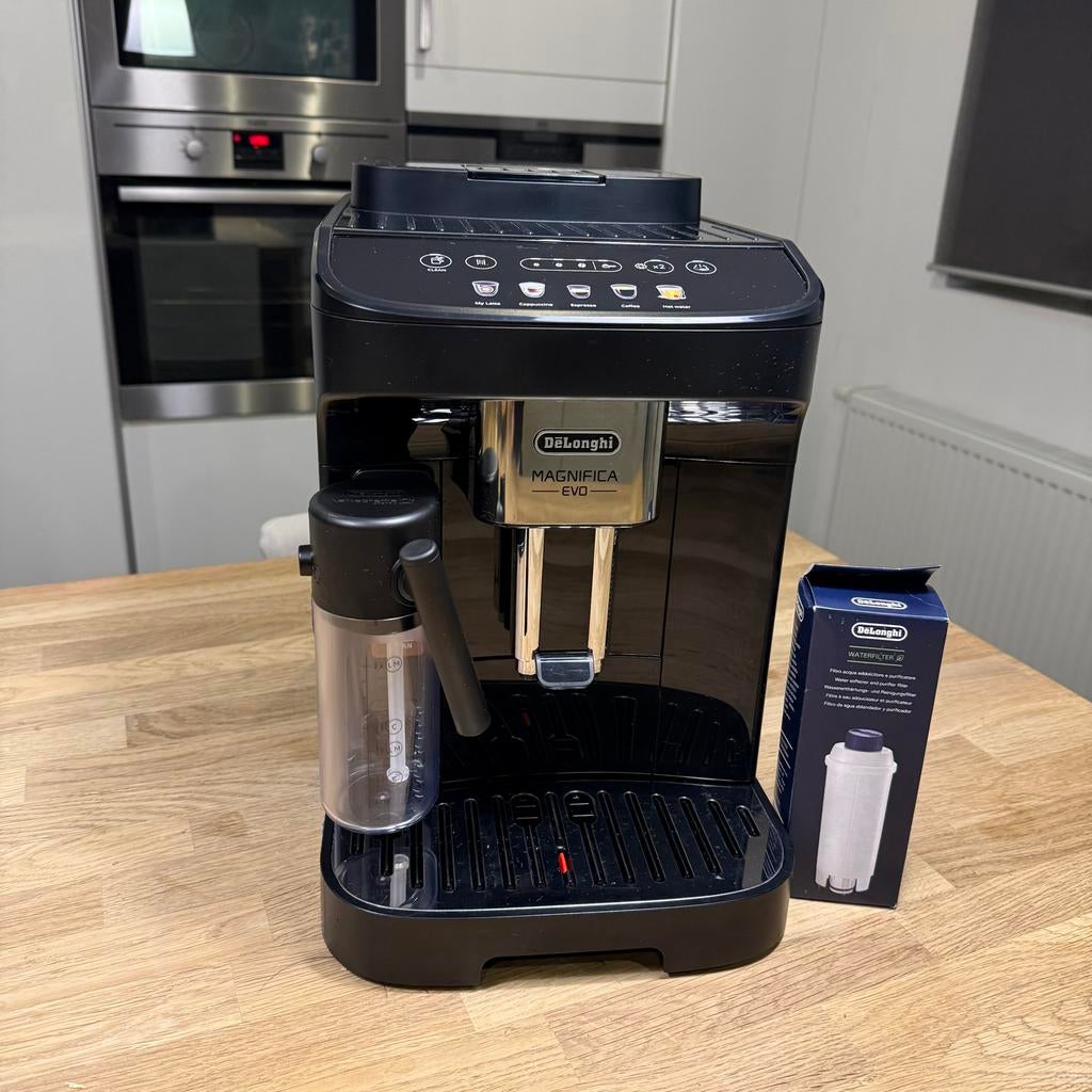 Delonghi Magnifica Evo espressomachine, Ophalen of Verzenden, Zo goed als nieuw