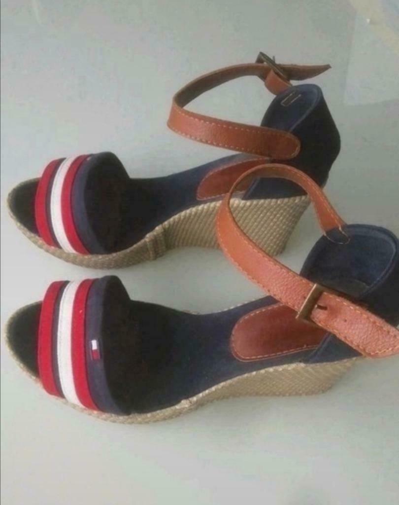 Donkerblauwe Tommy Hilfiger sandalen, maat 40, Enlèvement ou Envoi, Porté, Bleu, Tommy Hilfiger