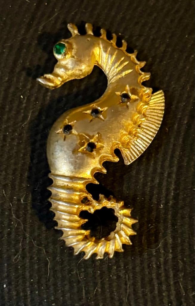 Broche vintage dorée, Moins de 4 cm, Utilisé, Autres matériaux, Jaune