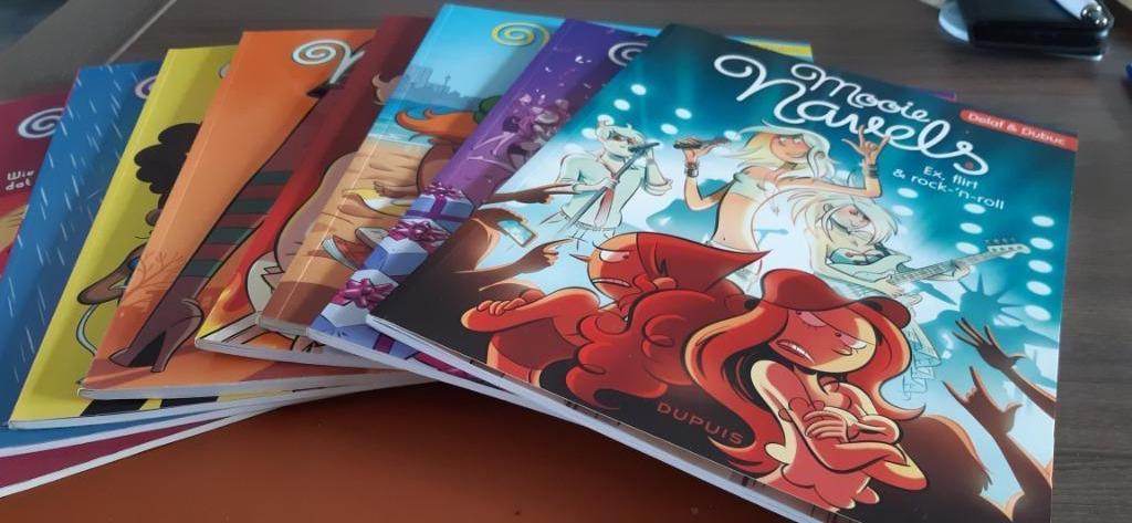 Stripverhalen: Mooie Navels 1/8 €16, Boeken, Ophalen, Zo goed als nieuw