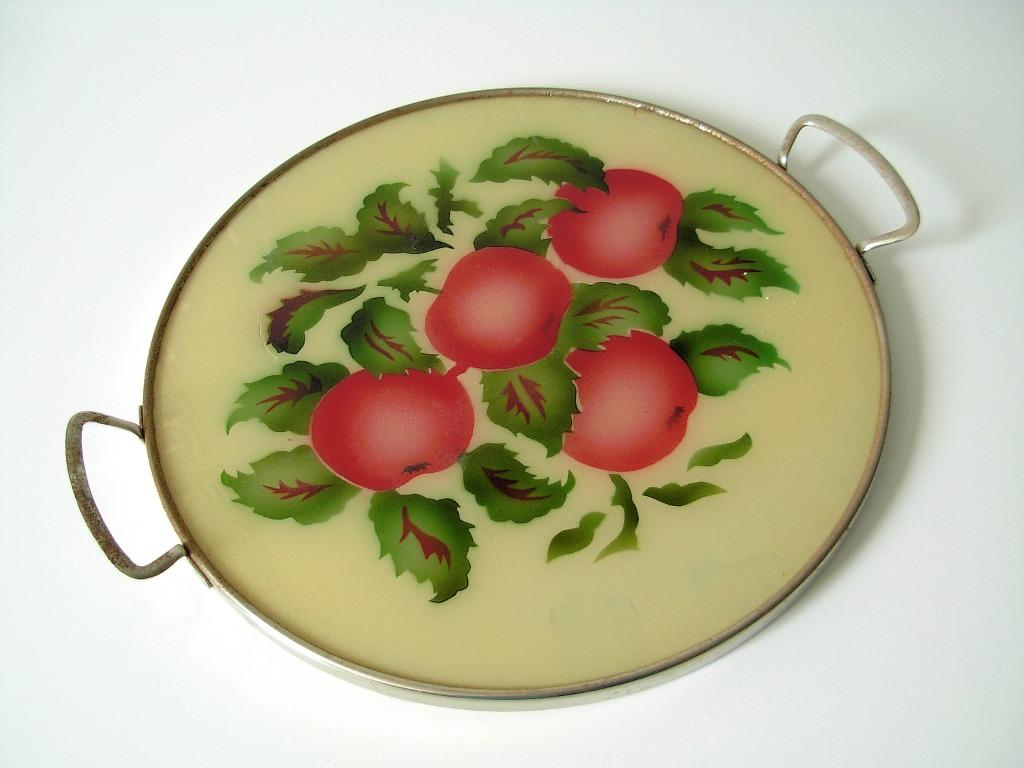 Oude fruitschaal met rode appeltjes, Ophalen of Verzenden