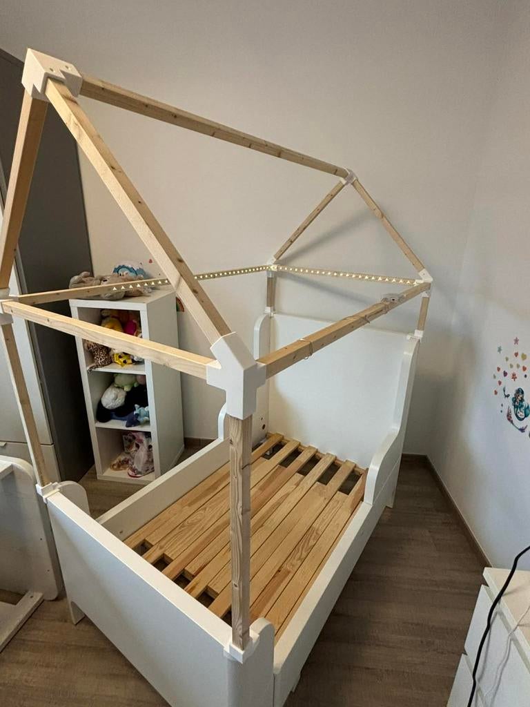 Lit enfant Ikea "Busunge" + cabane lumineuse, Kinderen en Baby's, Kinderkamer | Bedden, Ophalen