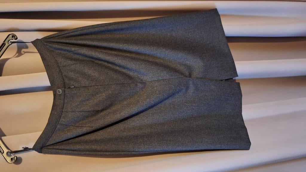 Jupe grise pour femme nouvelle taille 42 longue 61 cm 24 pou, Taille 42/44 (L), Gris, Enlèvement ou Envoi, Comme neuf