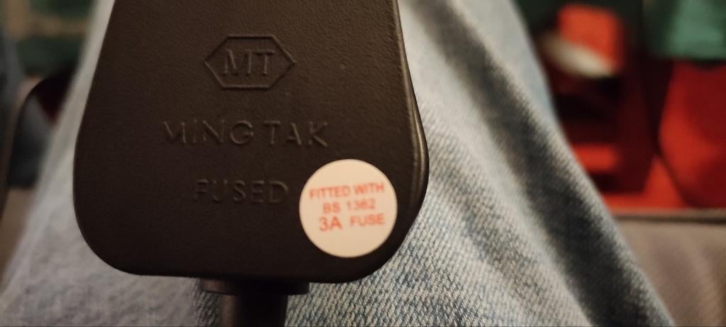 Zeldzame Ming Tak 3-polige 13 ampère platte pin, Ophalen of Verzenden, Nieuw