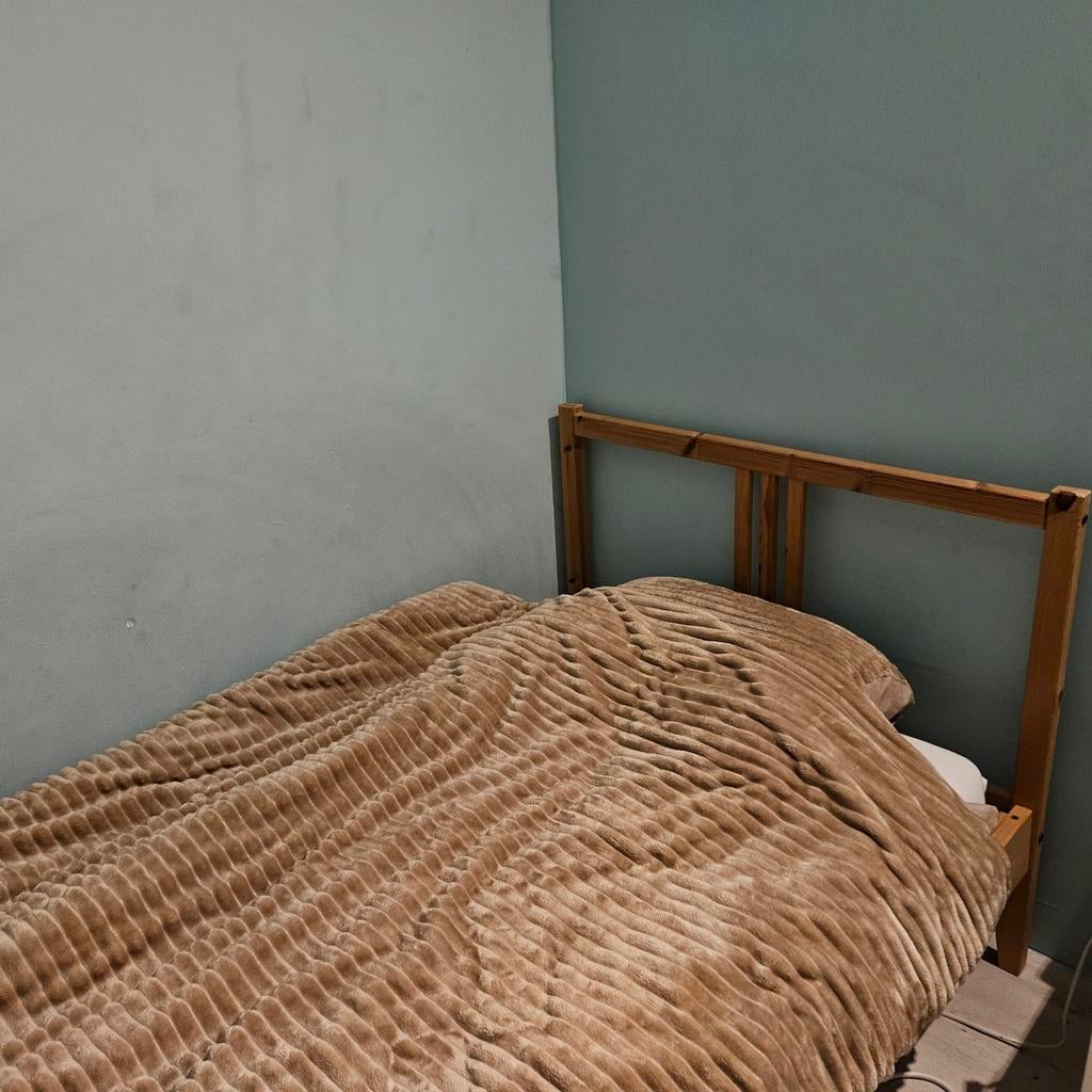 Lit 1 personne ikea bois 90×200, Bois