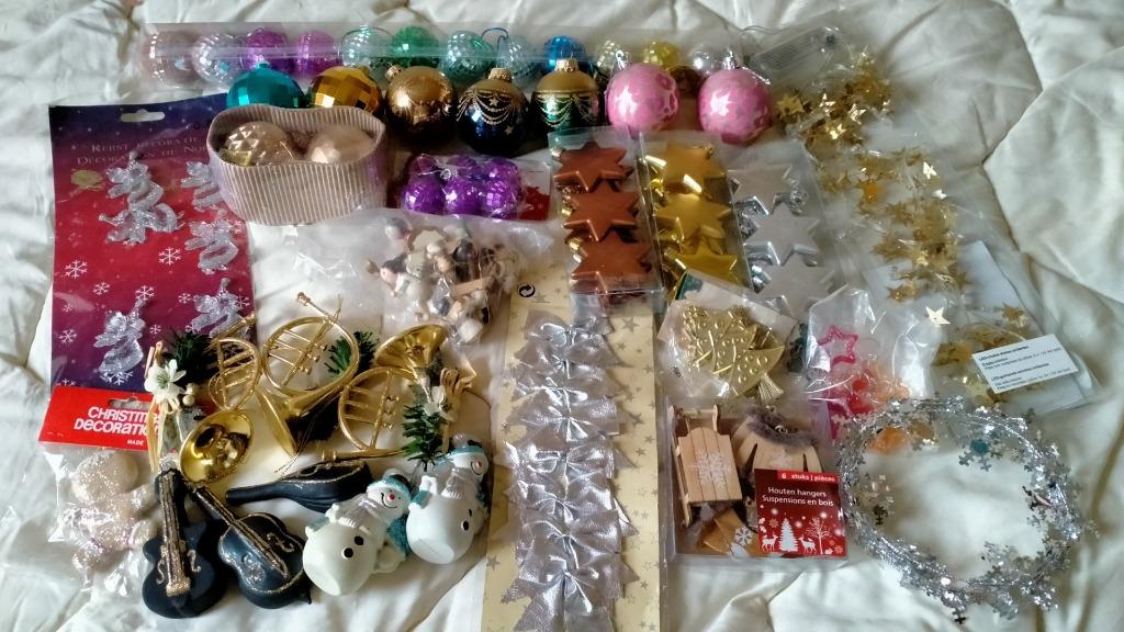 Allerhande kerstgerief:27 kerstballen,slingers,hangers., Diversen, Ophalen, Zo goed als nieuw