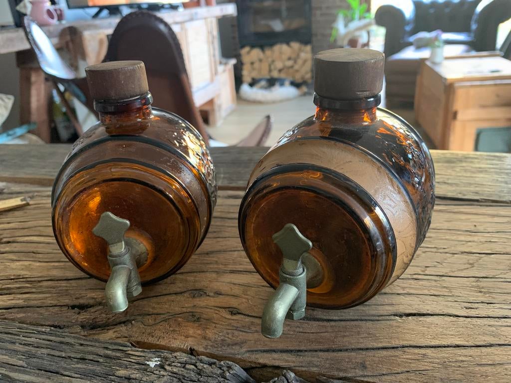 Ensemble de 2 carafes vintage en verre - tonneau en verre, Enlèvement ou Envoi