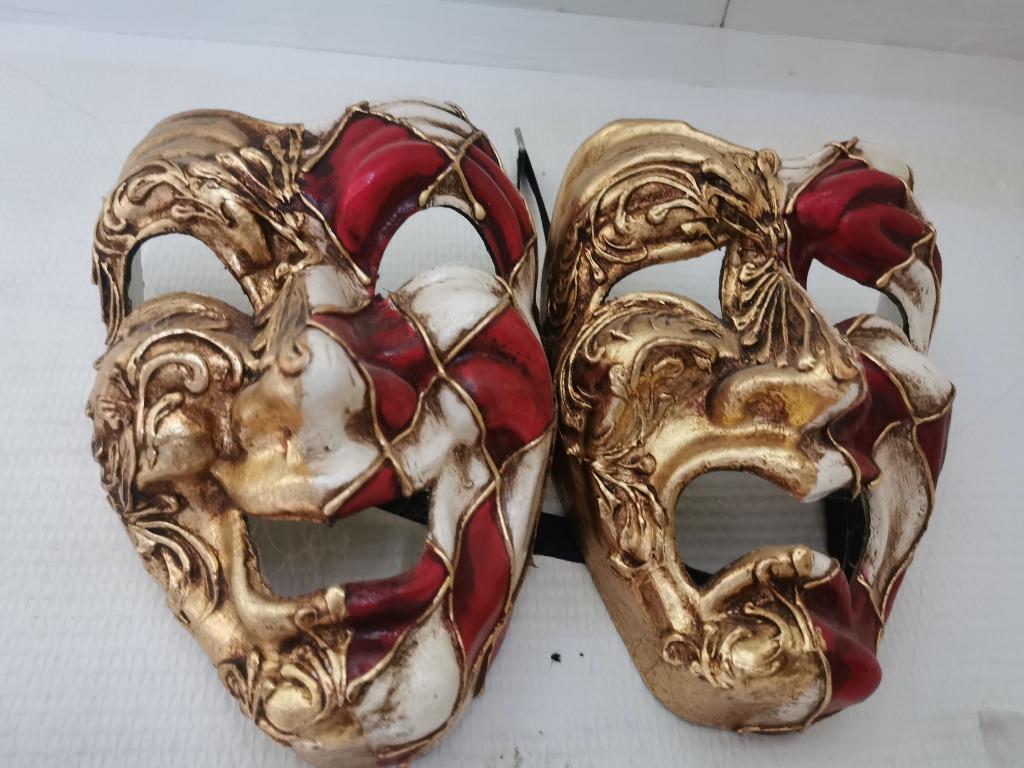 Venetiaans masker, Ophalen