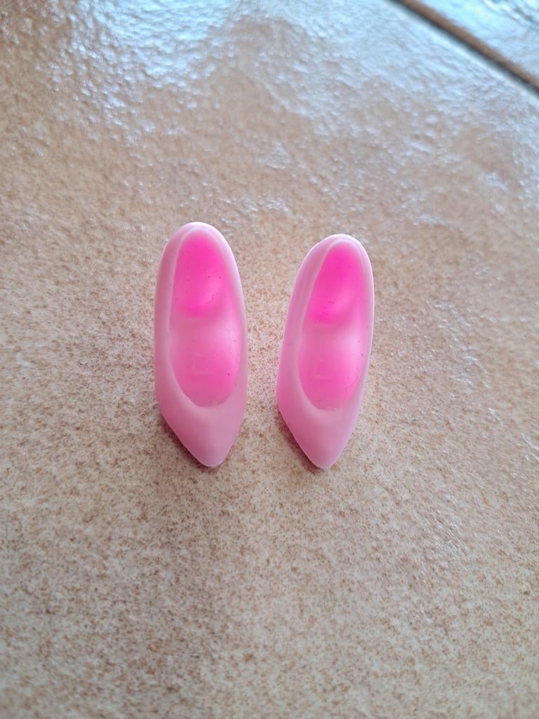 Paar roze pumps voor poppen, Kinderen en Baby's, Speelgoed | Poppen, Ophalen of Verzenden, Zo goed als nieuw, Overige typen
