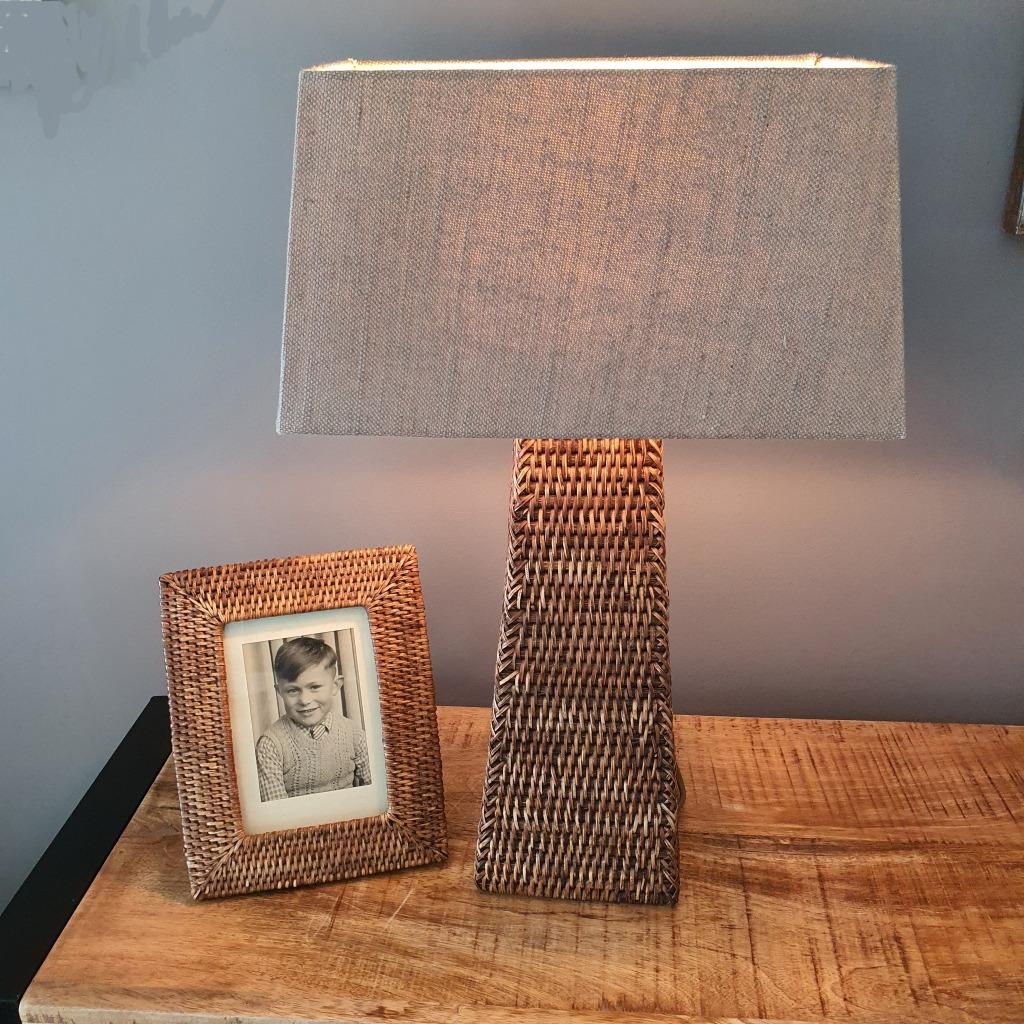 prachtige vintage rieten lamp met kadertje, Ophalen
