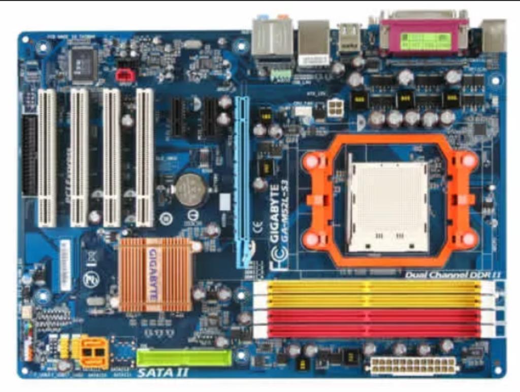 moederbord met AMD Phenom X4 9500: super voor een retrobuild, Socket AM3, DDR2, Utilisé, ATX