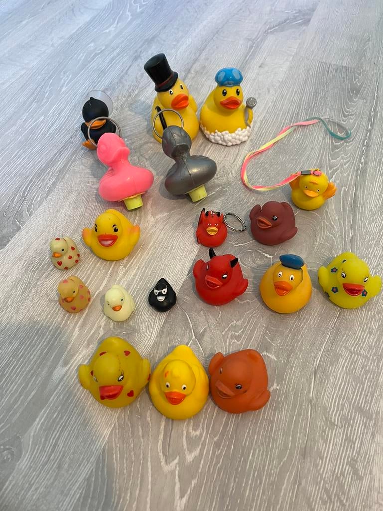 19 diverse badeendjes, Kinderen en Baby's, Speelgoed | Badspeelgoed, Ophalen of Verzenden, Gebruikt