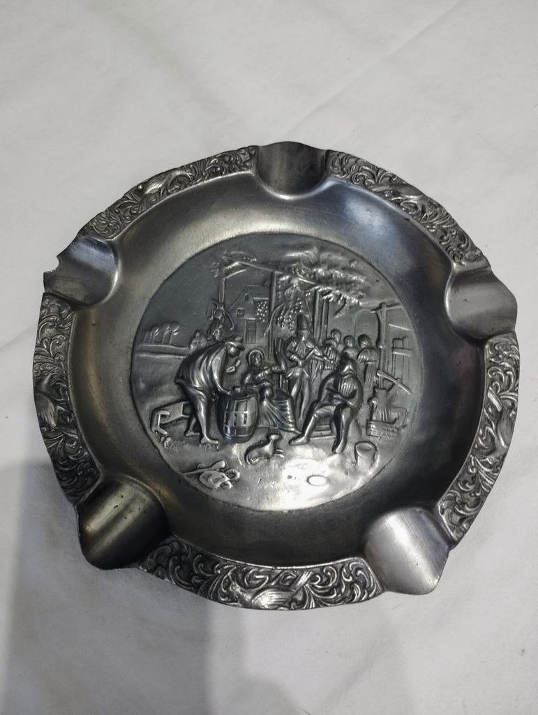 Cendrier en étain diamètre 20 cm, Enlèvement