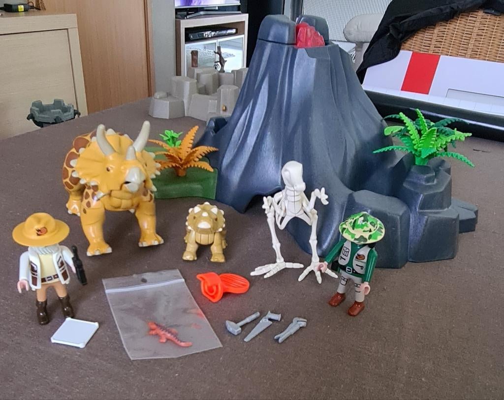 Playmobil vulkaan met dino, Ophalen, Zo goed als nieuw