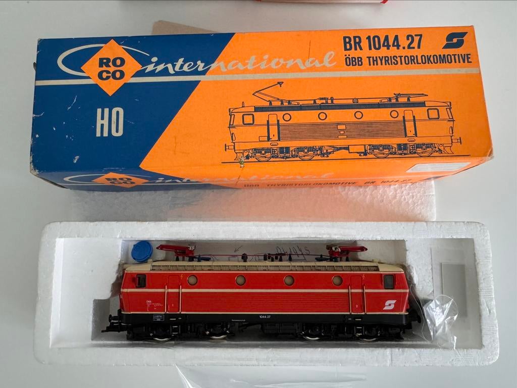 Roco BR 1044.27 - locomotief, Hobby en Vrije tijd, Modeltreinen | H0, Ophalen of Verzenden, Zo goed als nieuw, Roco, Analoog