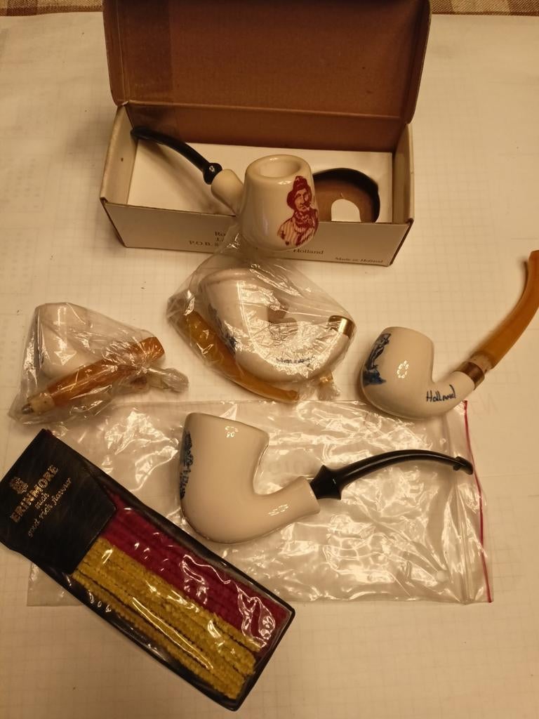 Lot de vieilles pipes en terre cuite (comme neuves) en Holla, Enlèvement ou Envoi, Comme neuf