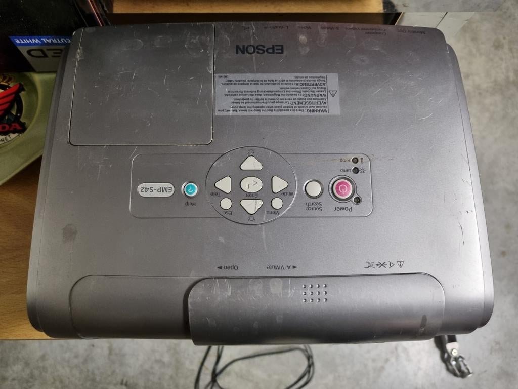 Epson emp-s42 videoprojector en plafondsteun, Audio, Tv en Foto, Beamers, Ophalen of Verzenden, Gebruikt