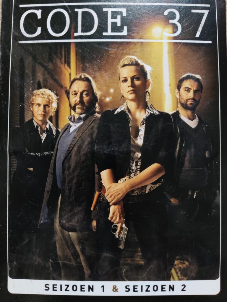 Code 37 Seizoen 1 & 2 (Complete reeks) DVD, Cd's en Dvd's, Dvd's | Tv en Series, Ophalen of Verzenden, Zo goed als nieuw
