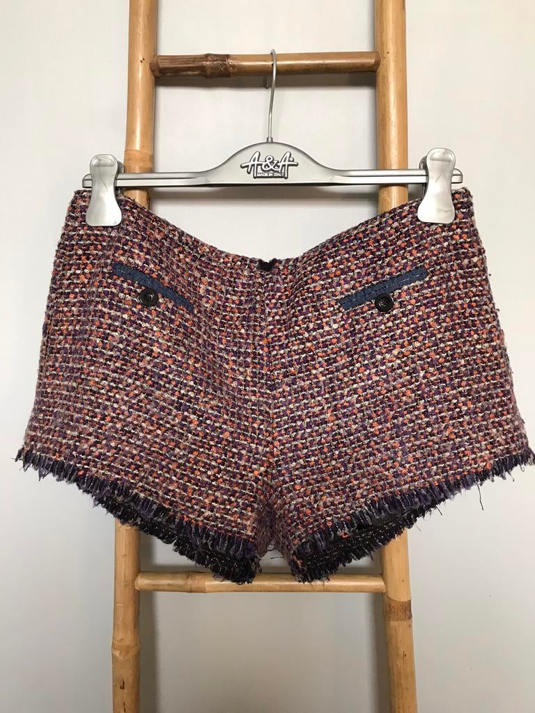Short Lavande lainage orange / violet, taille L., Porté