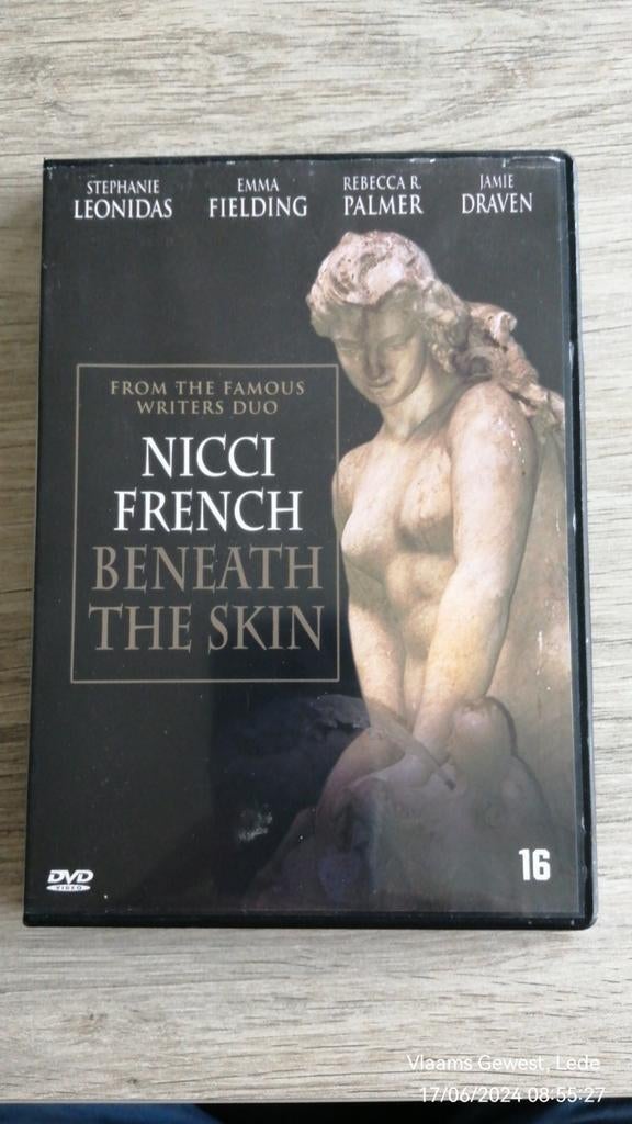 Nicci French beneath the skin, Vanaf 16 jaar, Ophalen of Verzenden, Zo goed als nieuw, Detective en Krimi