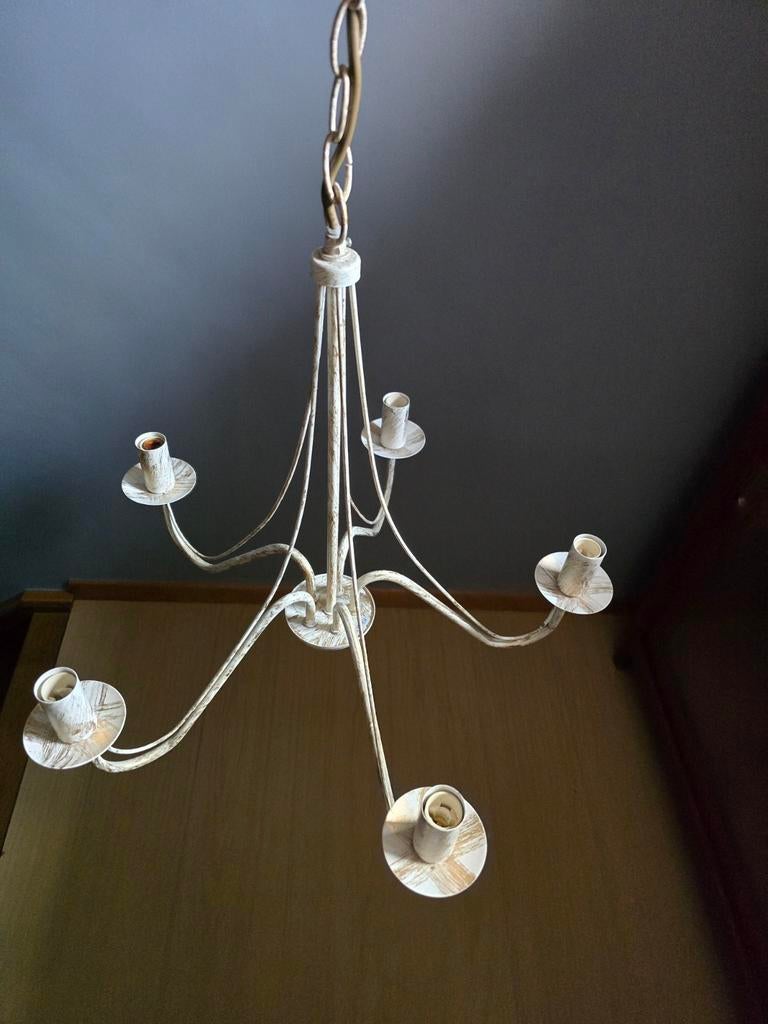 Lustre moderne, Enlèvement