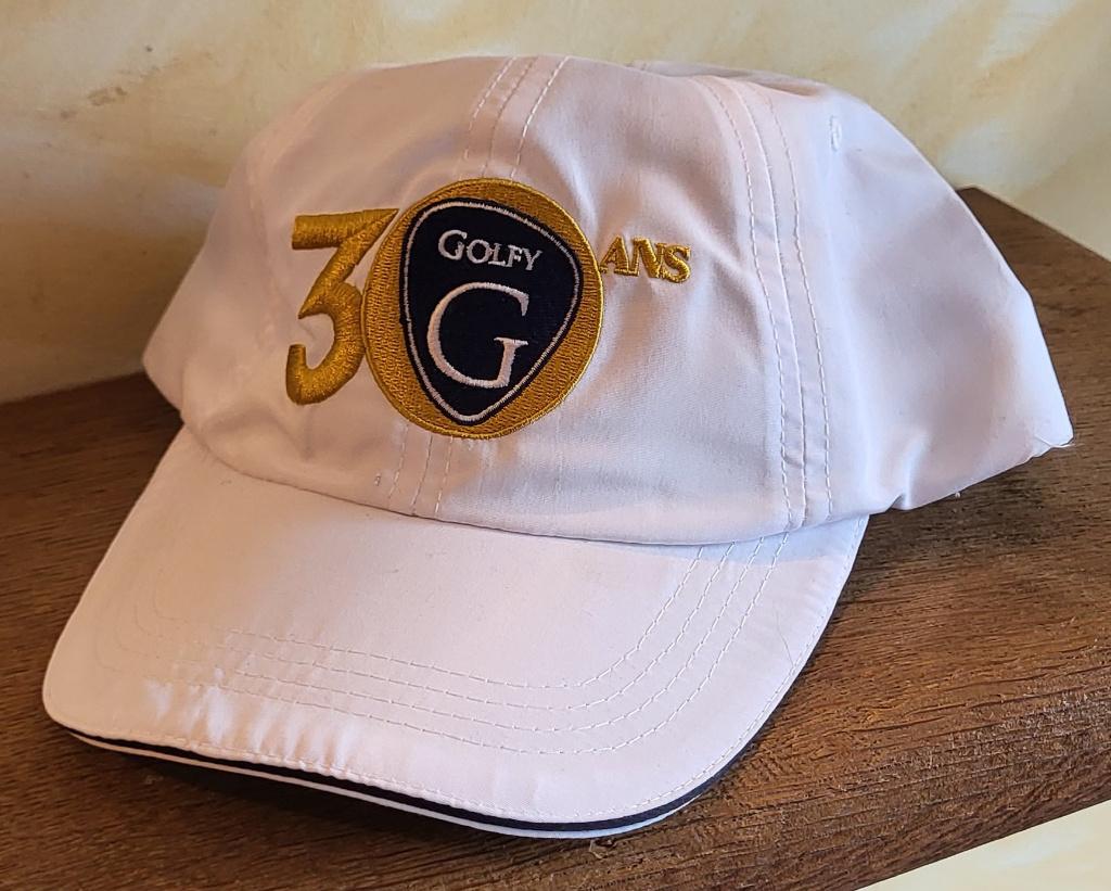 GOLFY 30 ans Casquette de golf blanche *** NEUVE ***, Sports & Fitness, Golf, Enlèvement ou Envoi, Neuf, Vêtements, Autres marques