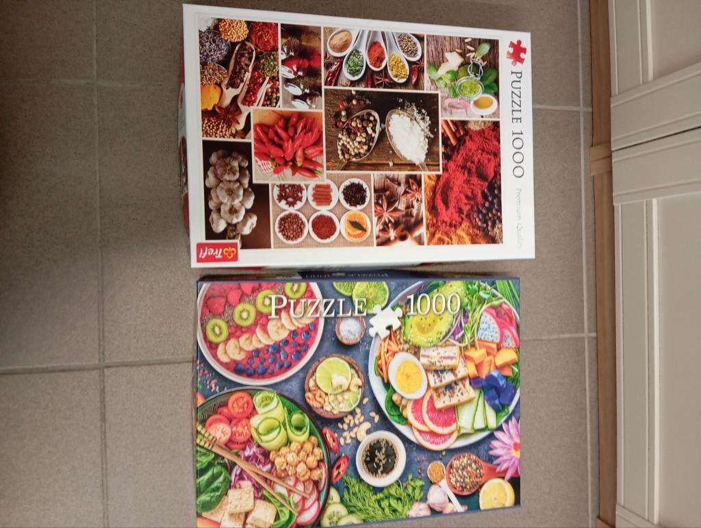 Puzzels 1000 stukken. 2€ per doos, Ophalen