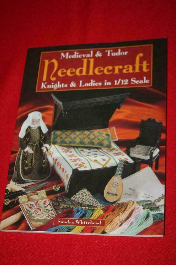 Medieval & Tudor needlecraft Knights & Ladies in 1/12 scale, Livres, Fabrication de poupées, Enlèvement ou Envoi, Comme neuf, Sandra Whitehead