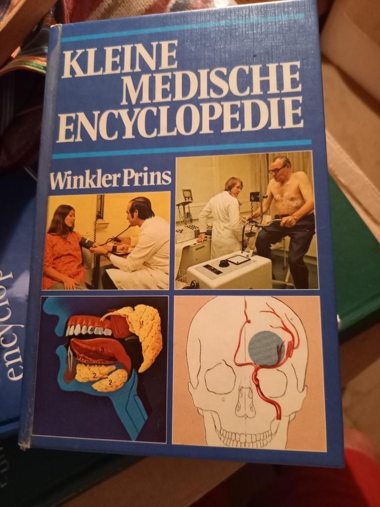 Kleine medische encyclopedie, Boeken, Encyclopedieën, Ophalen, Zo goed als nieuw, Medisch, Winkler prins  elsevier