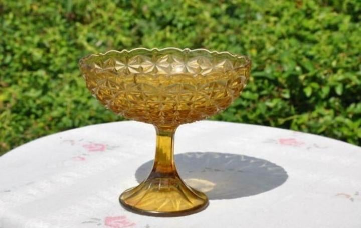 § fruitier sur pied verre moulé ocre, Antiquités & Art, Enlèvement ou Envoi