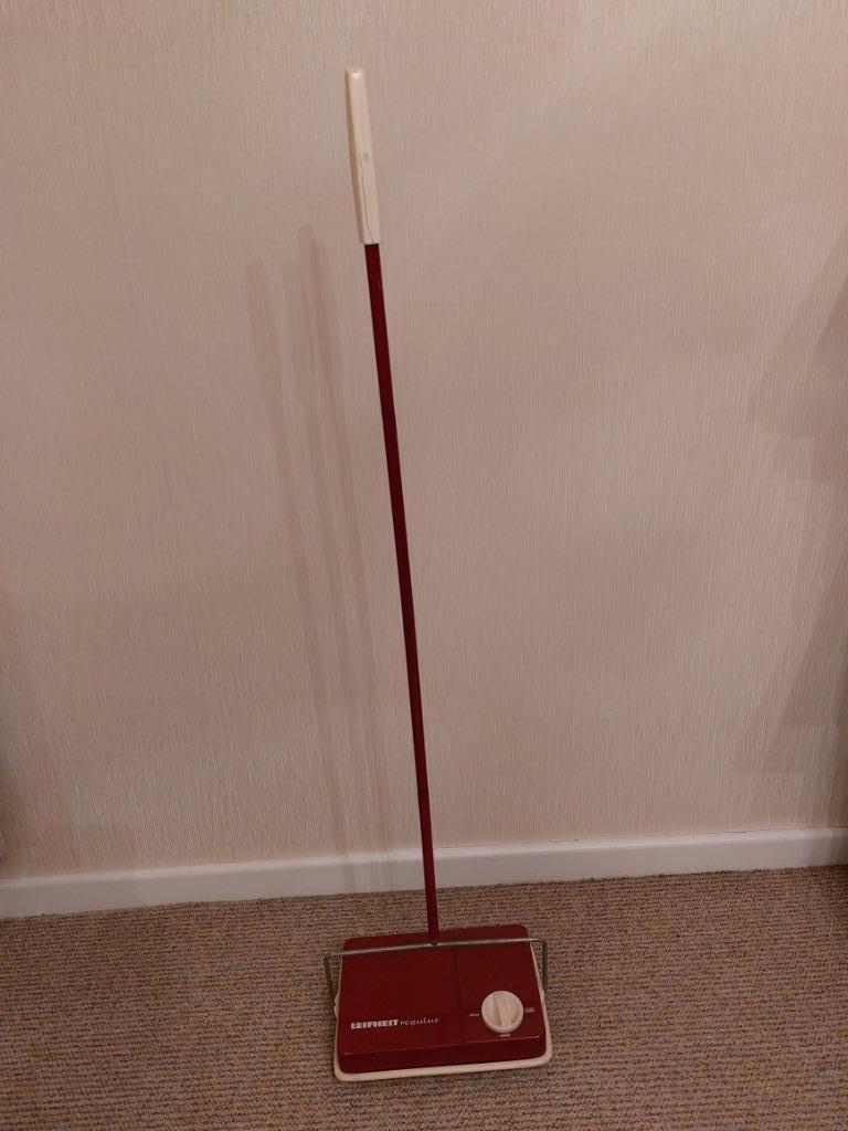 Mechanische vloerwisser 'Leifheit regulus' (rood), Maison & Meubles, Produits de nettoyage, Brosse ou Balai, Enlèvement