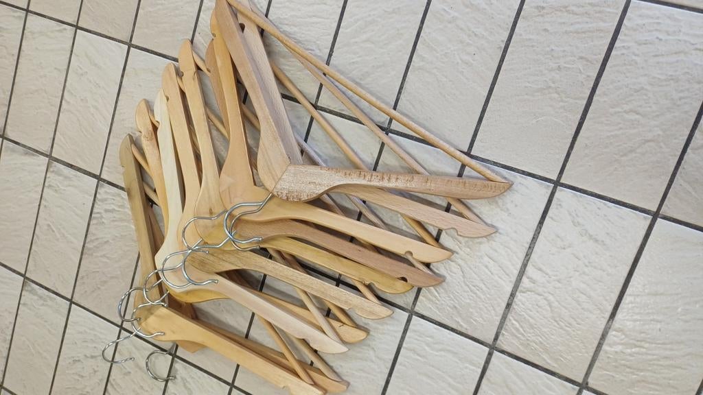 10 cintres en bois neufs, Enlèvement ou Envoi, Comme neuf, Bois