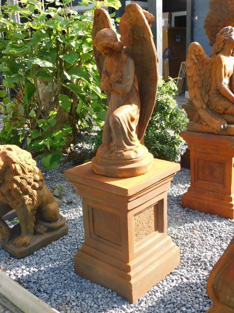 Engel - weerbestendig, knielend, op sokkel XXL, Ophalen of Verzenden, Steen, Engelenbeeld