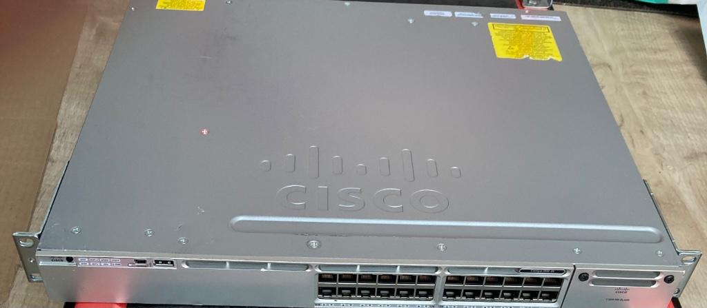 WS-C3850-24T-K9 Cisco Catalyst 3850 24 Port data LAN Base 2x, Envoi, Utilisé