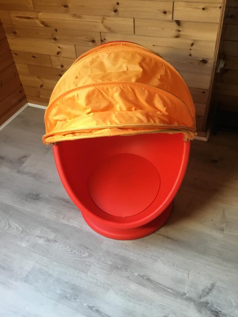 Kinderzitstoel IKEA rood met oranje kap relax, Enfants & Bébés, Enlèvement, Comme neuf, Chaise(s)