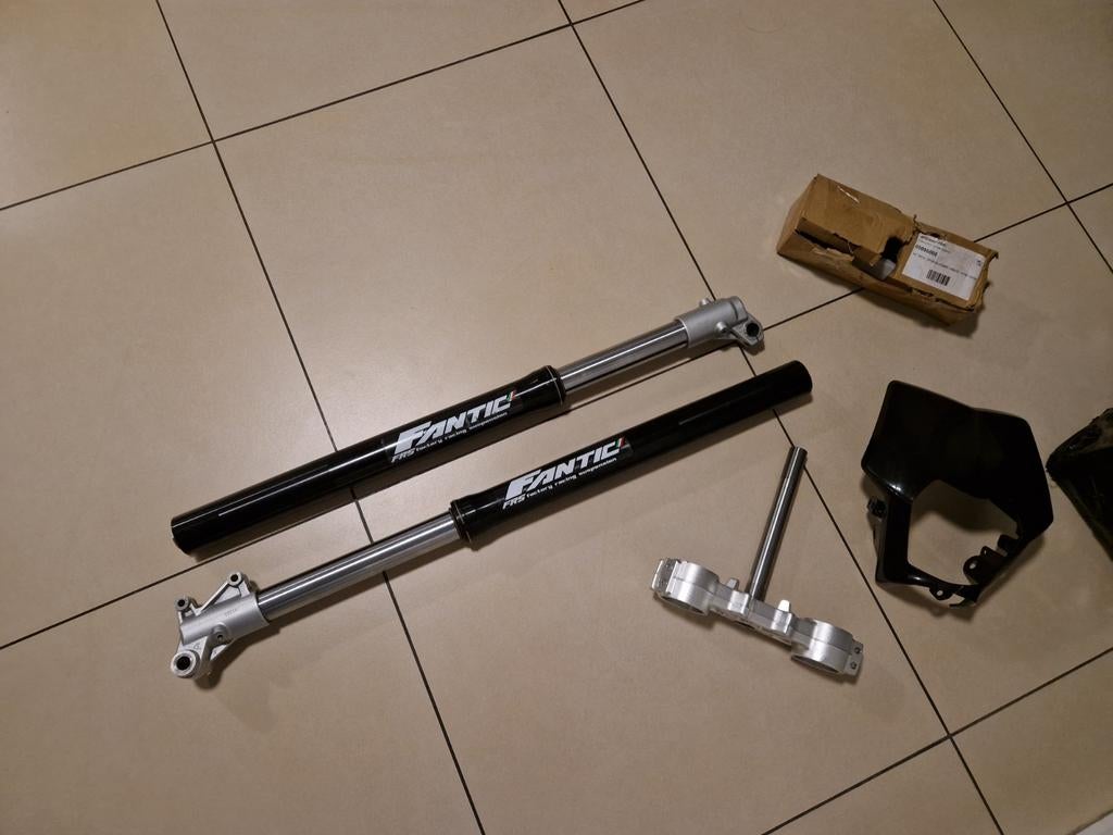 Voorvork Fantic xm50, Vélos & Vélomoteurs, Pièces de cyclomoteur | Général, Comme neuf, Cadre, Enlèvement