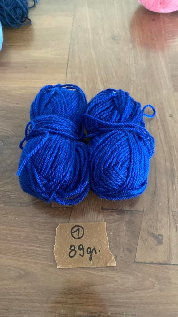 Breiwol donker blauw. Totaal de 2 bollen 89 gr slechts 3,0€, Enlèvement, Comme neuf