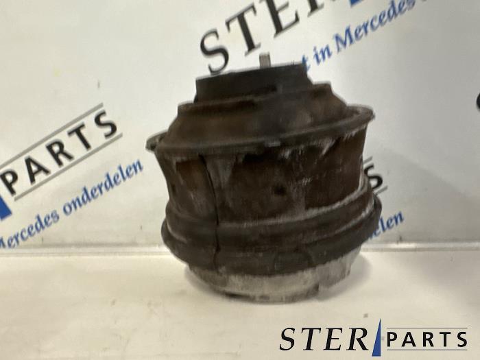 Support moteur d'un Mercedes C-Klasse, Autos : Pièces & Accessoires, Enlèvement ou Envoi, 3 mois de garantie, Utilisé, Mercedes-Benz