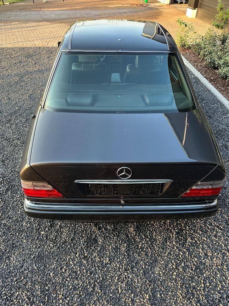 Mercedes 500E, Automaat, Achterwielaandrijving, 5000 cc, Zwart