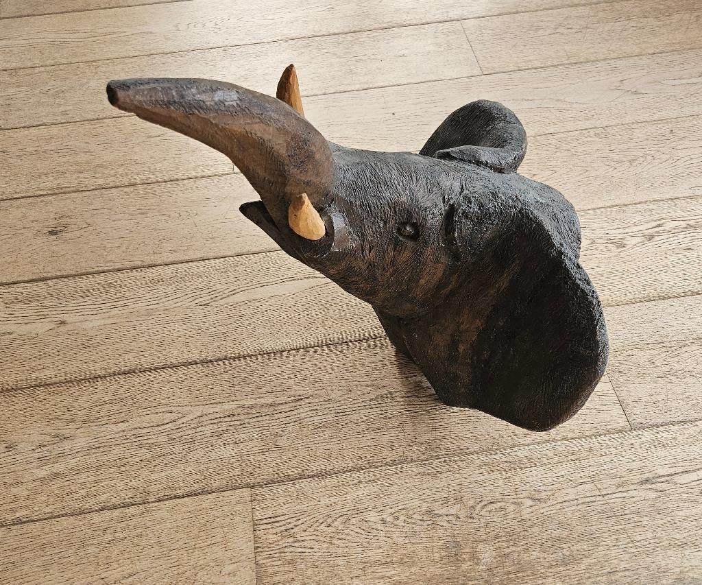 Statue elephant africain, Enlèvement