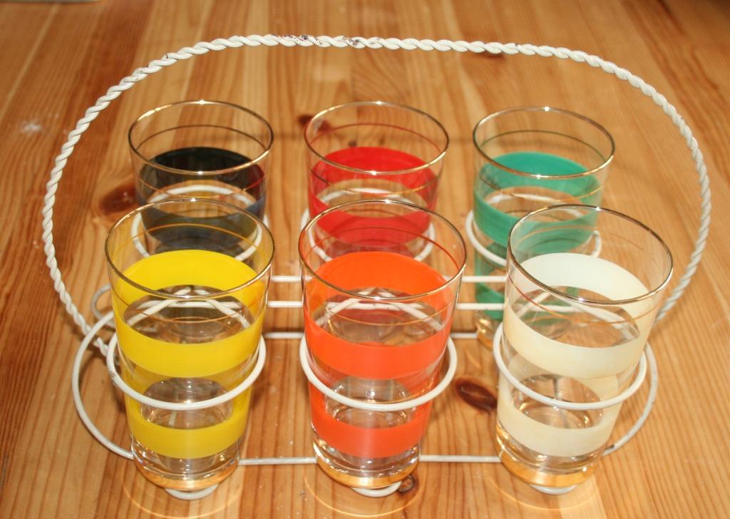 verres 6 pièces colorés et son support vintage, Antiquités & Art, Enlèvement