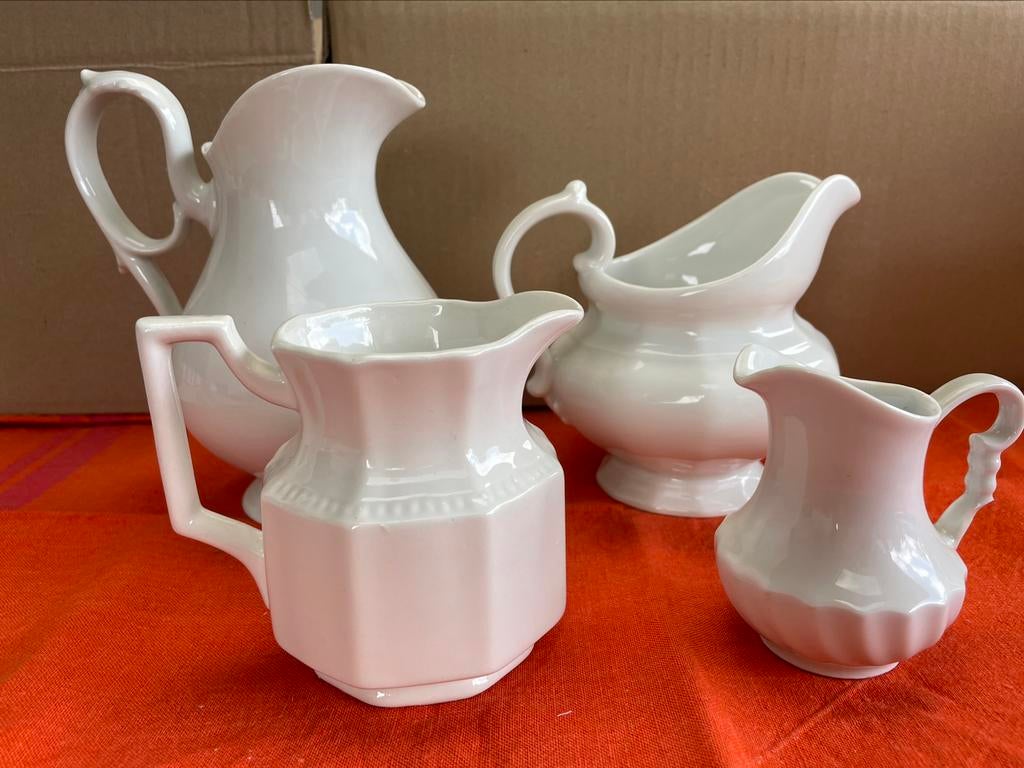 Nr 8 : melkpotjes wit porselein , 4 stuks, Antiek en Kunst, Ophalen of Verzenden