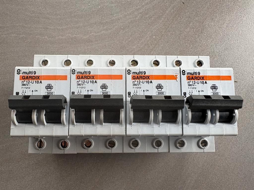 Automatische zekeringen, Doe-het-zelf en Bouw, Ophalen of Verzenden, Gebruikt, Schakelaar