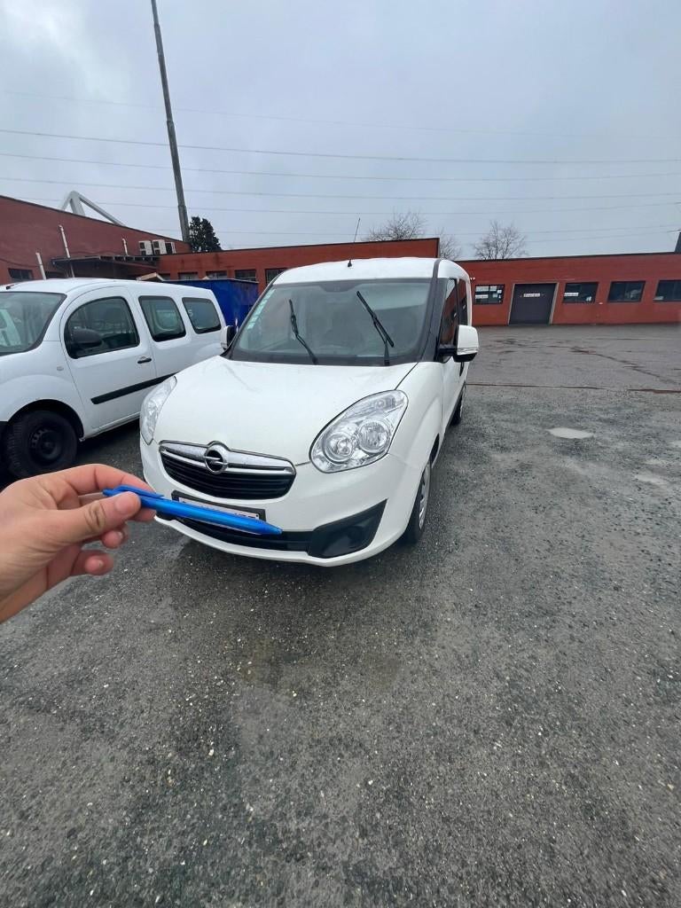lichte vracht, Autos, Camionnettes & Utilitaires, Particulier, Opel, GNC (gaz naturel), 5 portes, Boîte manuelle, Blanc, Noir